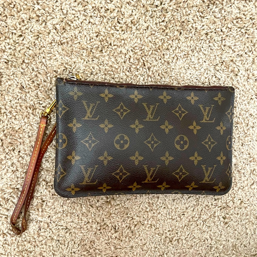 Neverfull clutch 100% authentic